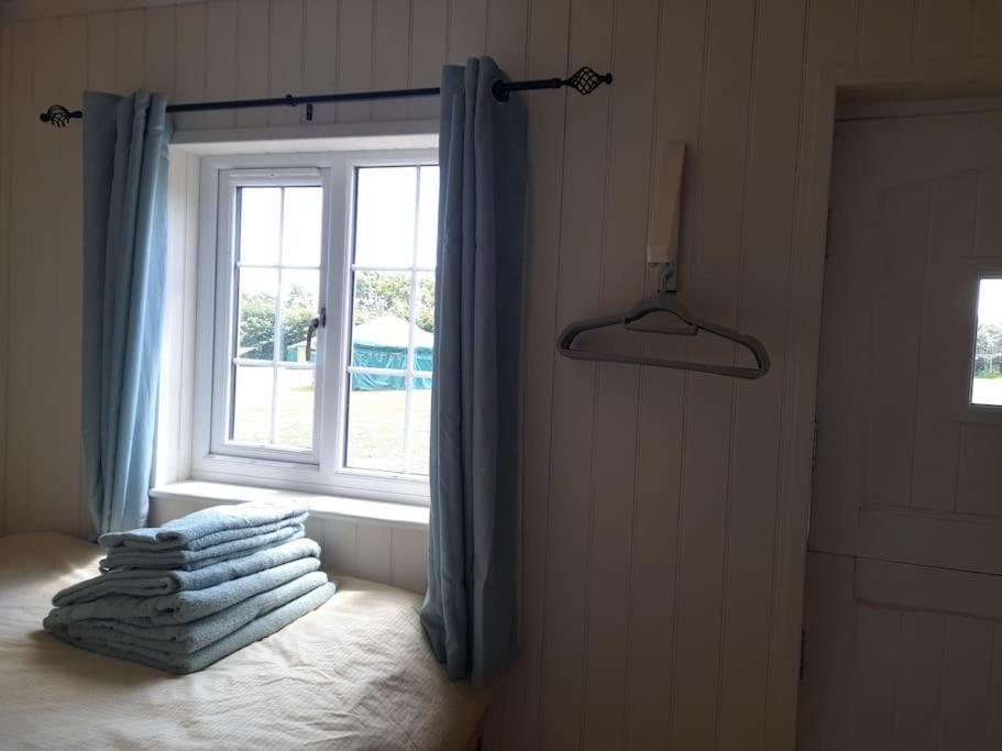 Dinky'S Den Coverack Exterior foto